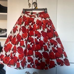 Gorgeous floral skirt! Roses!! Spring!
